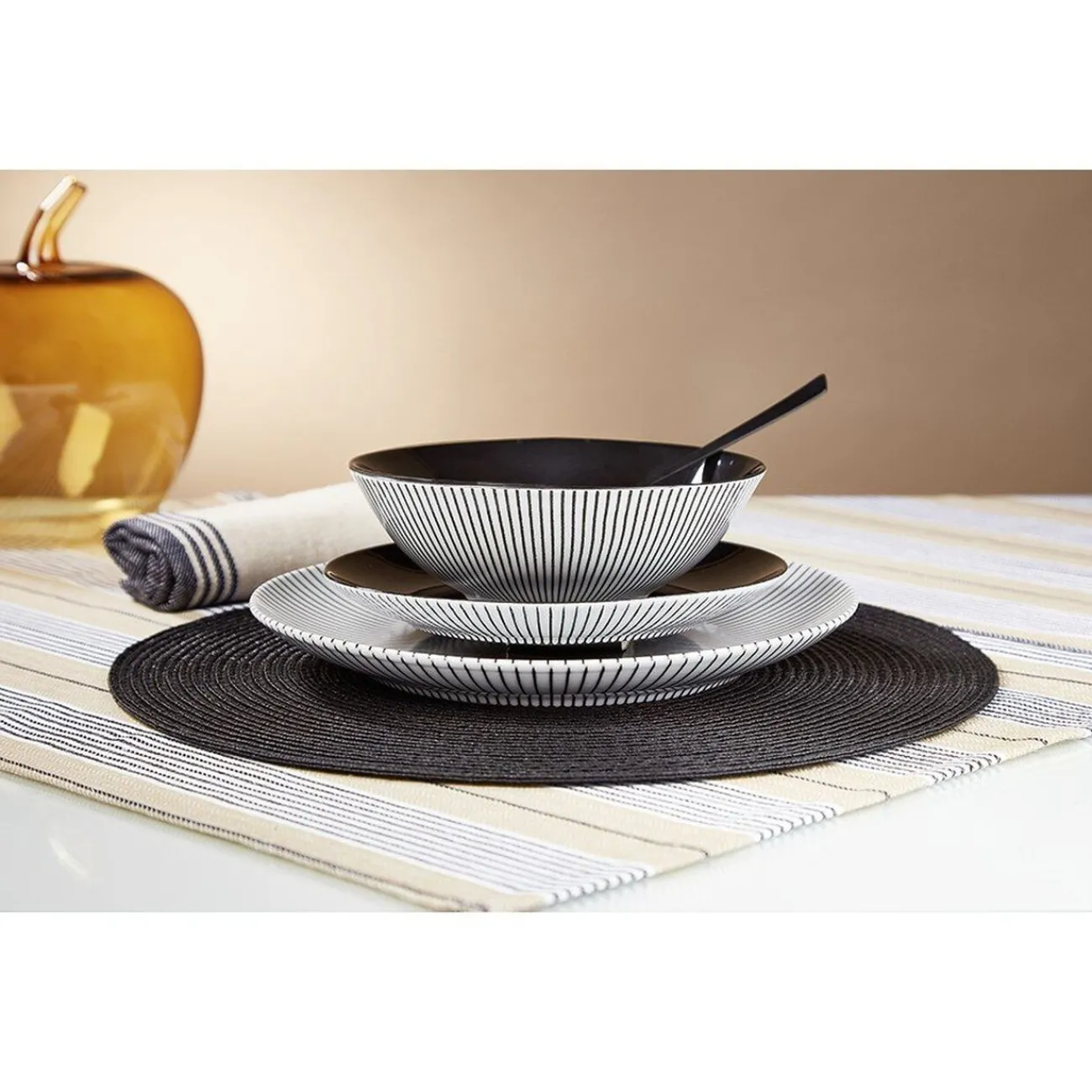 Assiette plate rayure noire et blanche|Gifi