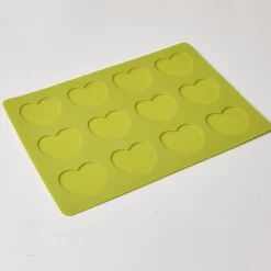 Moule silicone 12 macarons en forme de coeur Cuisson