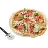 Planche ronde en bois et roulette à pizza Préparation Culinaire