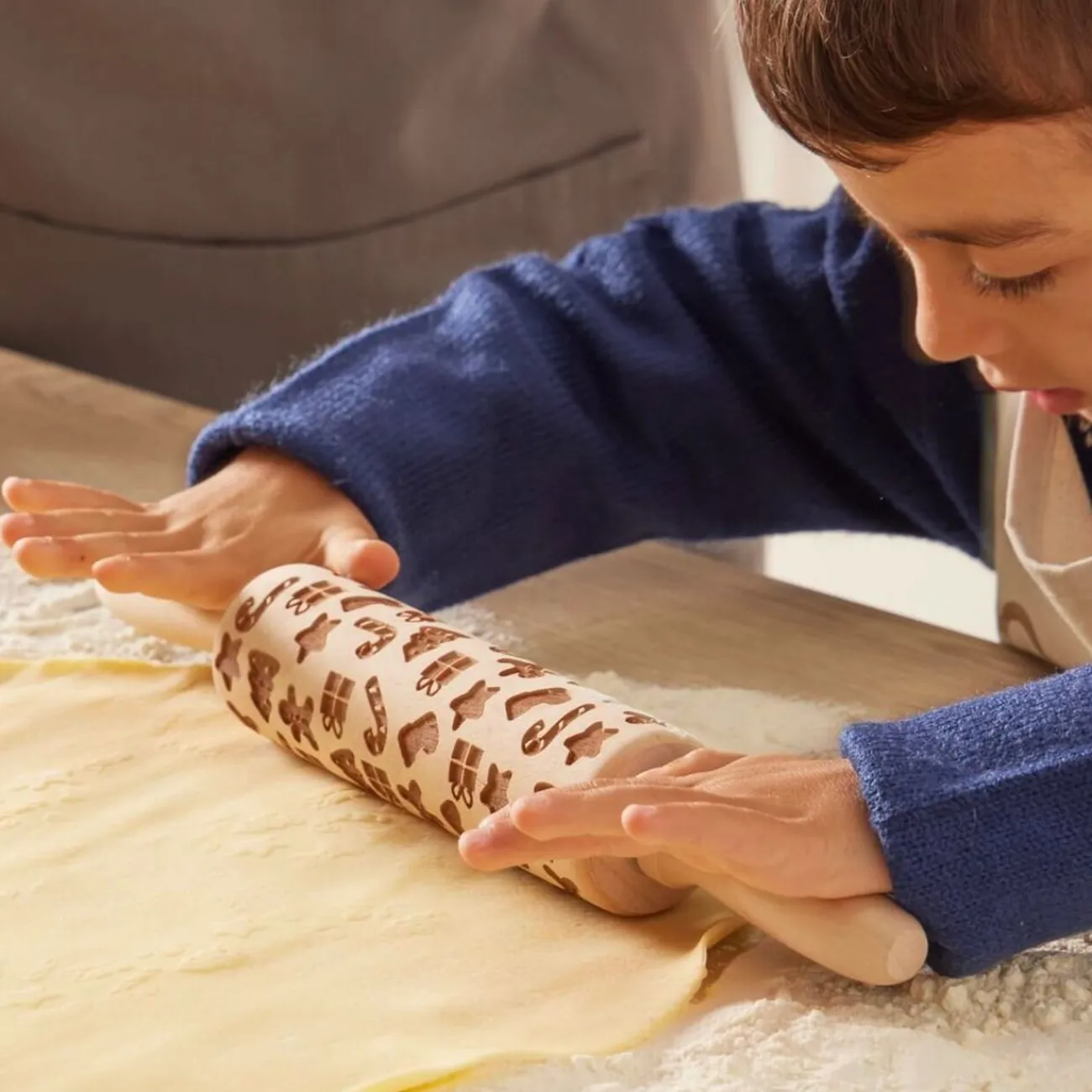 Hot Rouleau à pâtisserie en bois gravé décor Noël Ø5x35cm Préparation Culinaire