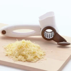 Râpe à fromage à manivelle Préparation Culinaire