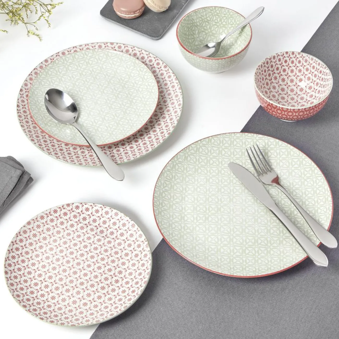 Service en porcelaine 18 pièces motif graphique beige et rouge|Gifi Outlet